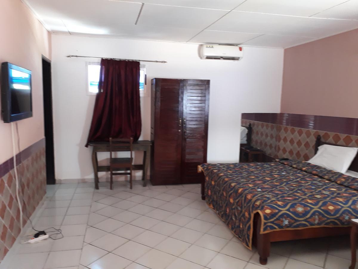Hotel Residence Seven 7 Abidjan Exteriör bild
